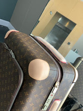 Load image into Gallery viewer, CUSTOM MONOGRAM BUSINESS CABIN 37L HORIZON 55 SUITCASE
