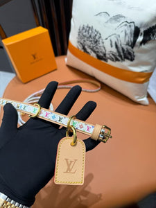 LV DOG COLLAR AND LEASH (WHITE MURAKAMI)