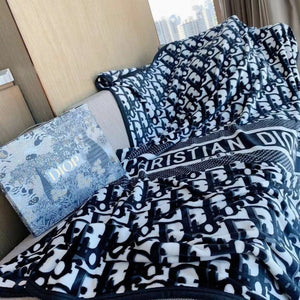 OBLIQUE FLEECE THROW BLANKET