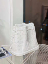 Load image into Gallery viewer, CUSTOM NOÉ BAG FLOWER VASE
