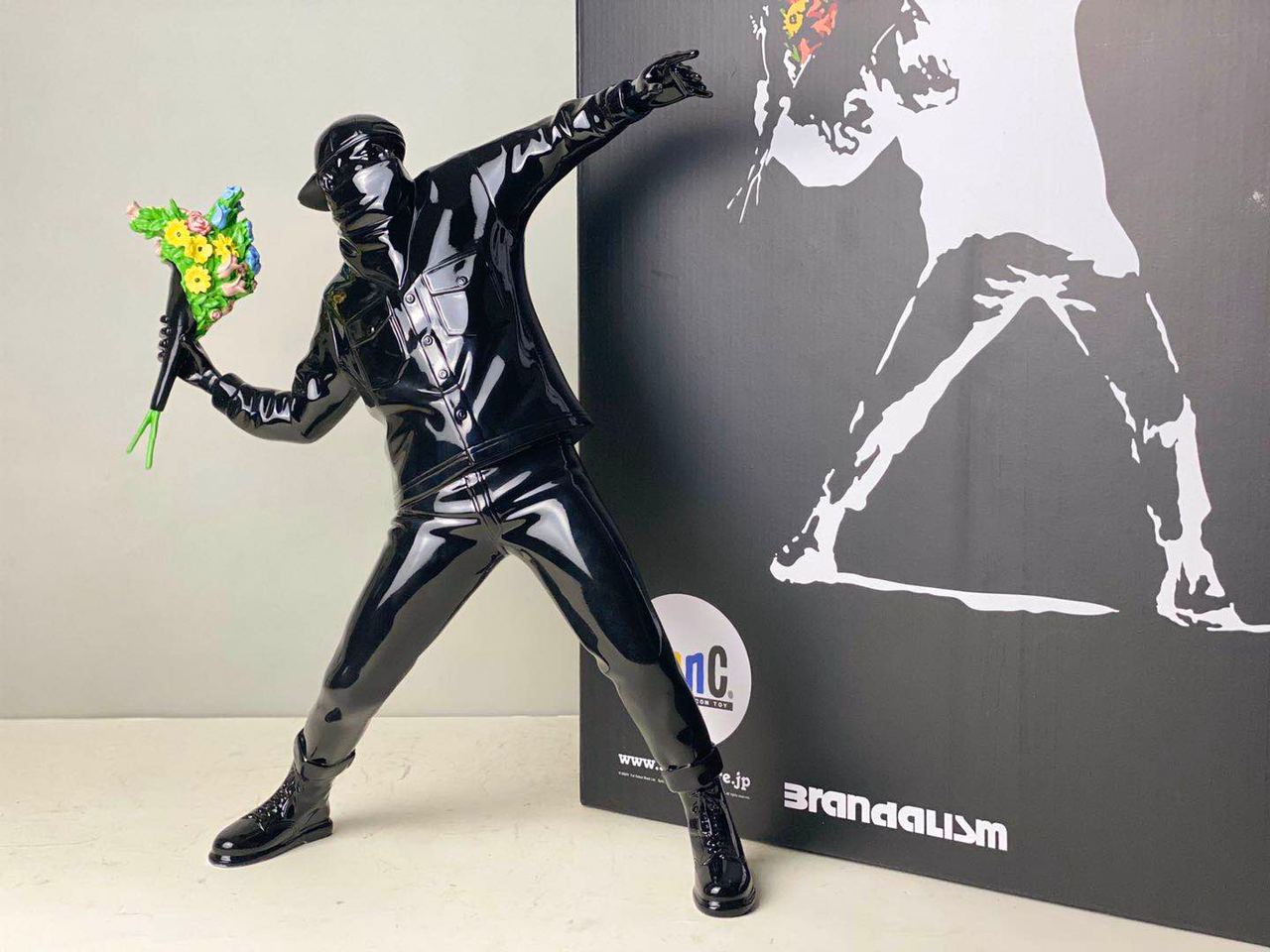 BE@RBRICK FLOWER BOMBER 1000％ Banksy BE@RBRICK FLOWER BOMBER 1000%BE@RBRICK FLOWER BOMBER 1000